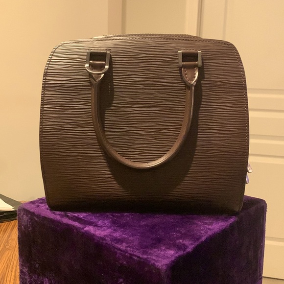 Authentic Louis Vuitton Brown Epi Pont-Neuf Top Handle Bag - Picture 2 of 15